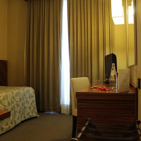 Mh Hotel Piacenza Fiera Екстериор снимка