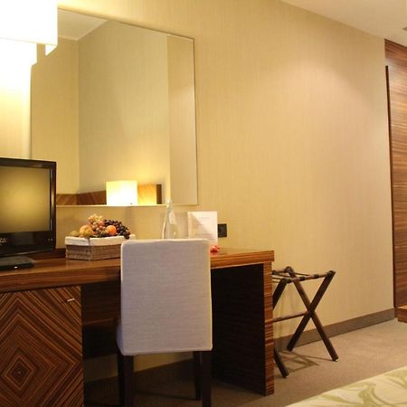 Mh Hotel Piacenza Fiera Екстериор снимка