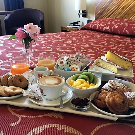 Mh Hotel Piacenza Fiera Екстериор снимка