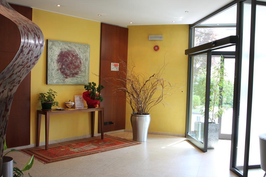 Mh Hotel Piacenza Fiera Екстериор снимка