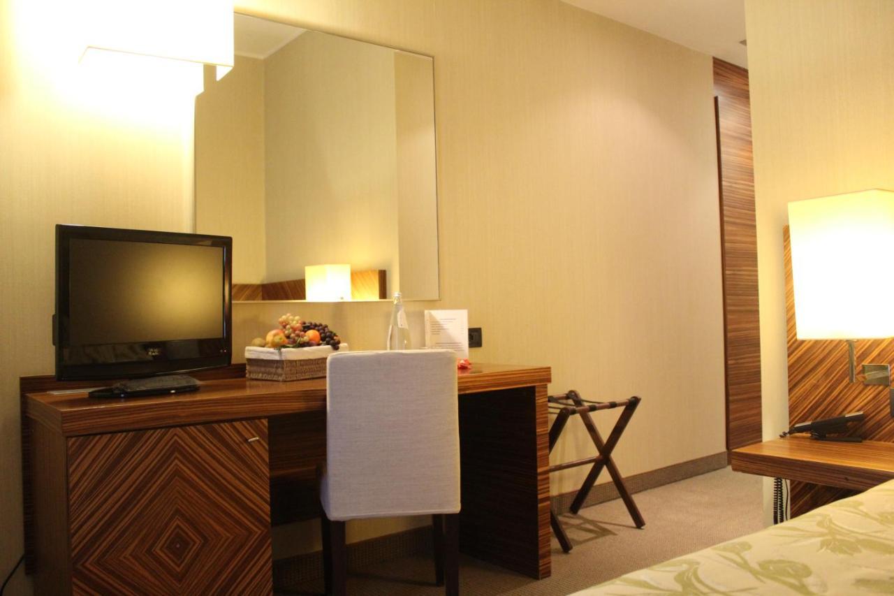 Mh Hotel Piacenza Fiera Екстериор снимка