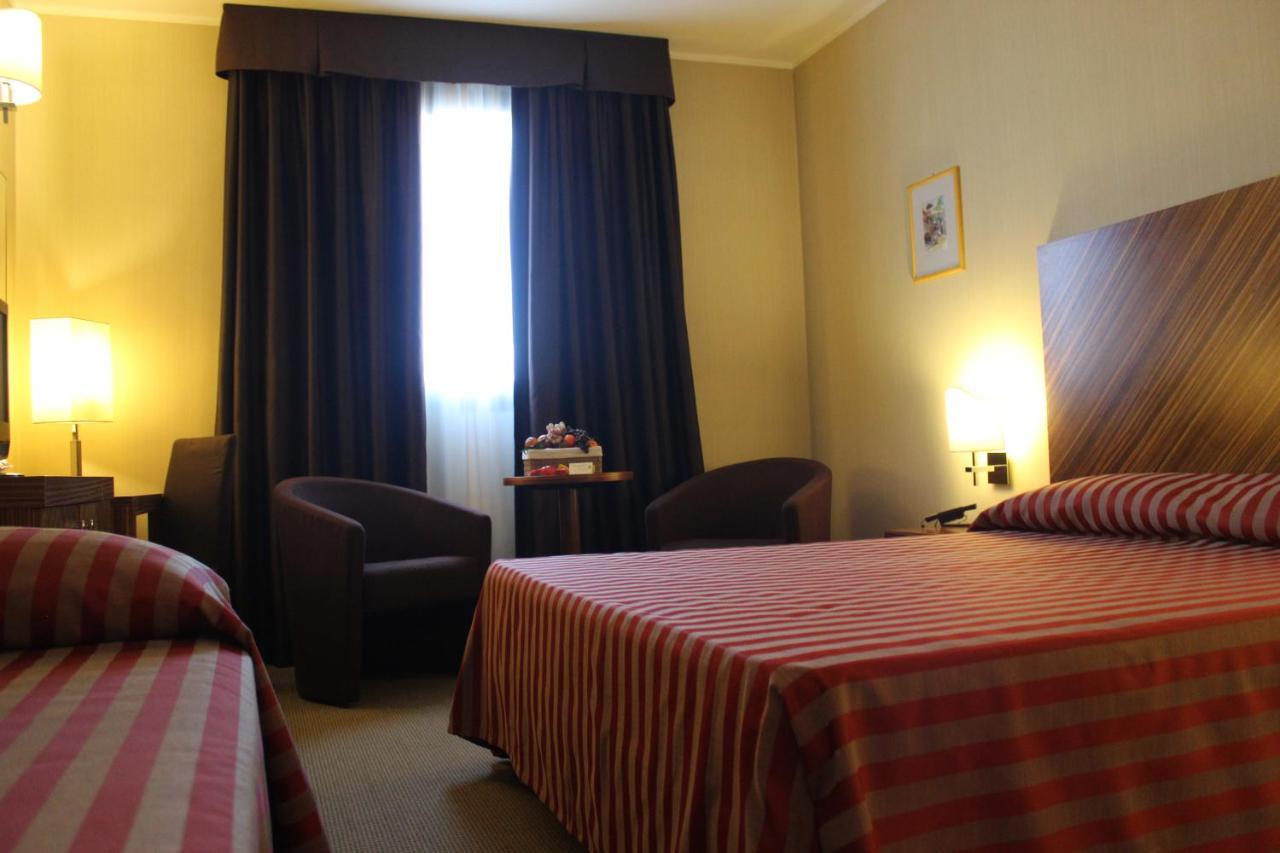 Mh Hotel Piacenza Fiera Екстериор снимка