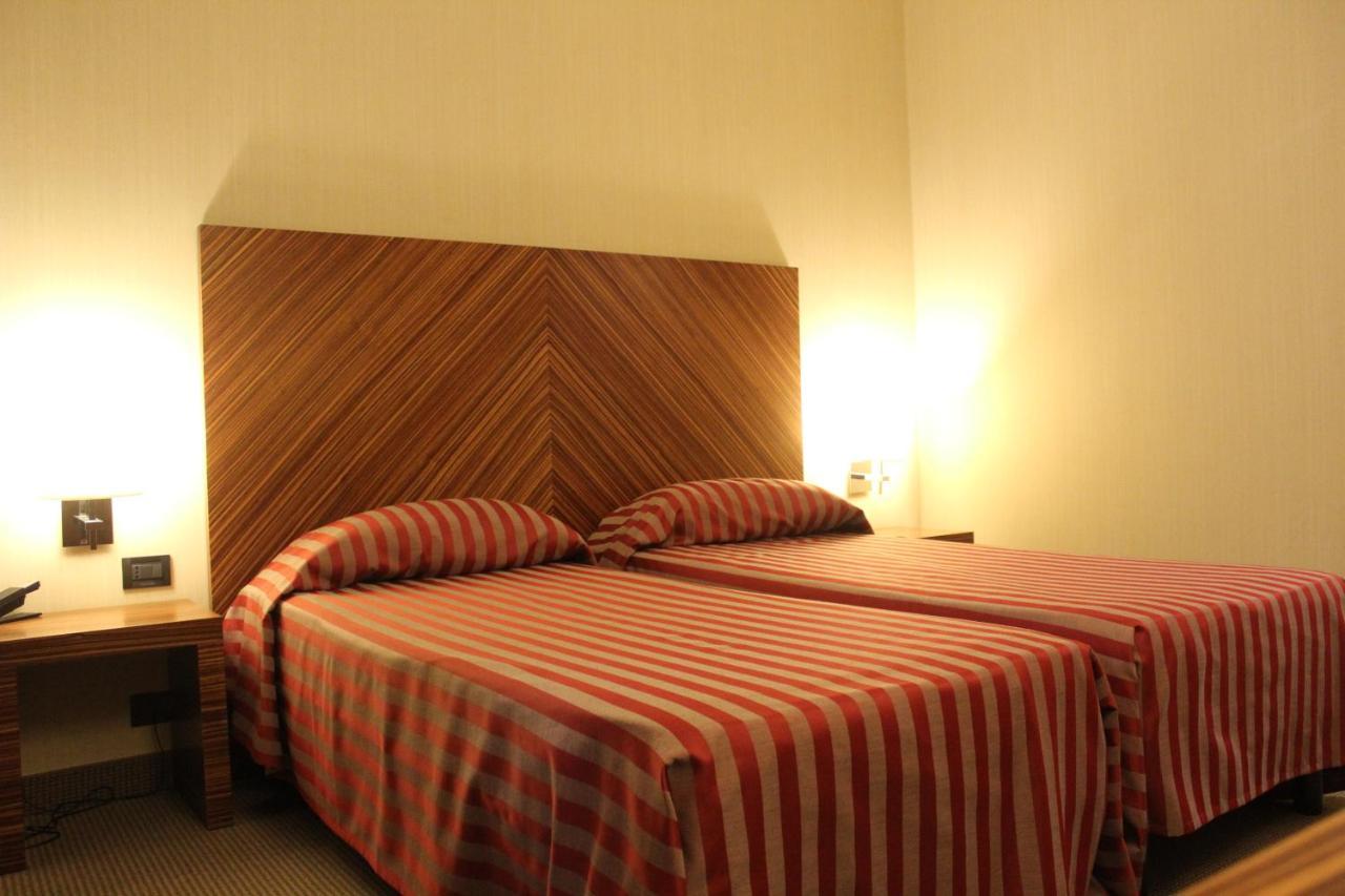 Mh Hotel Piacenza Fiera Екстериор снимка