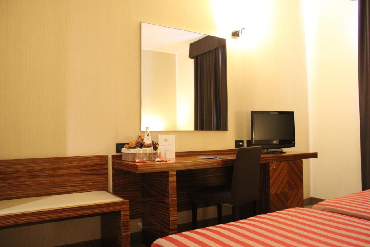Mh Hotel Piacenza Fiera Екстериор снимка