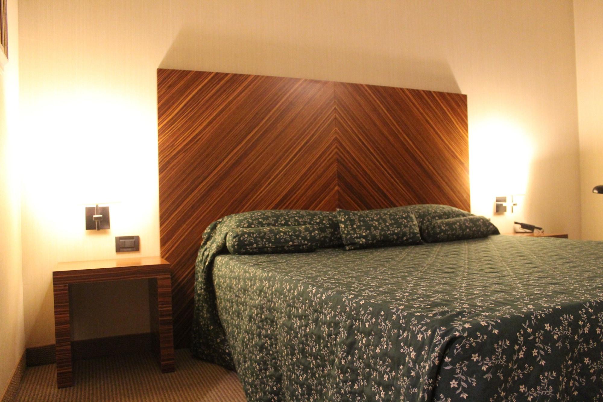 Mh Hotel Piacenza Fiera Екстериор снимка