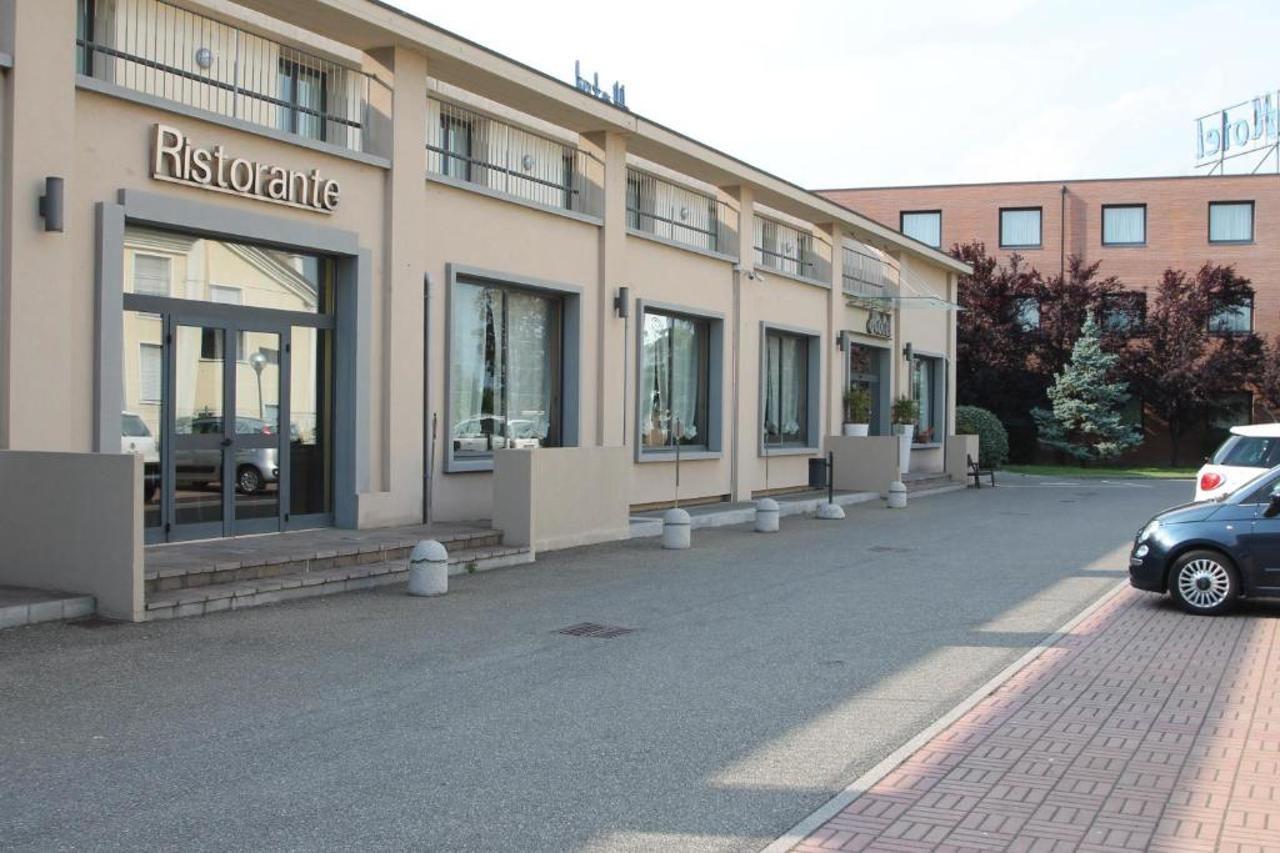 Mh Hotel Piacenza Fiera Екстериор снимка