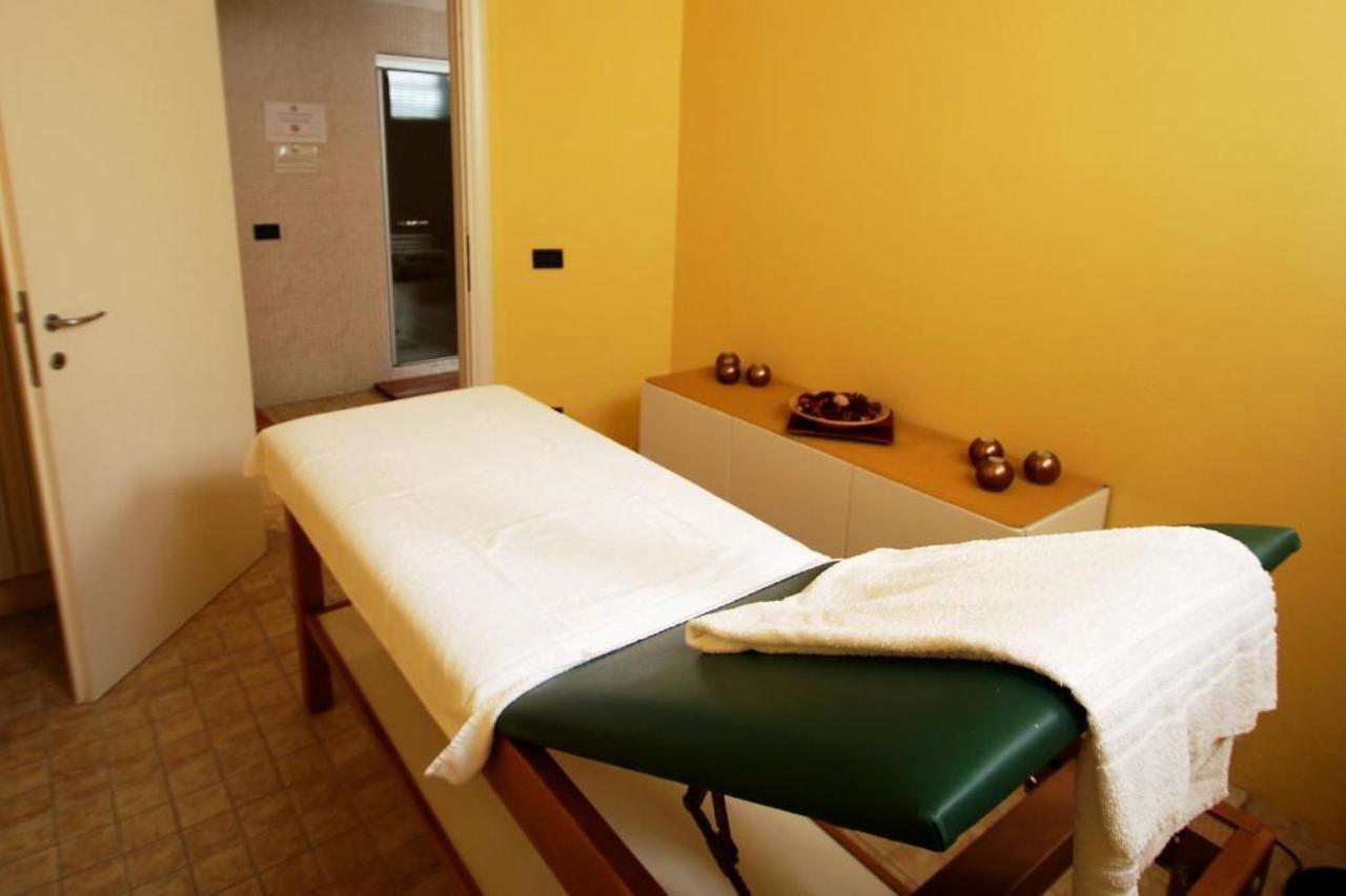 Mh Hotel Piacenza Fiera Екстериор снимка