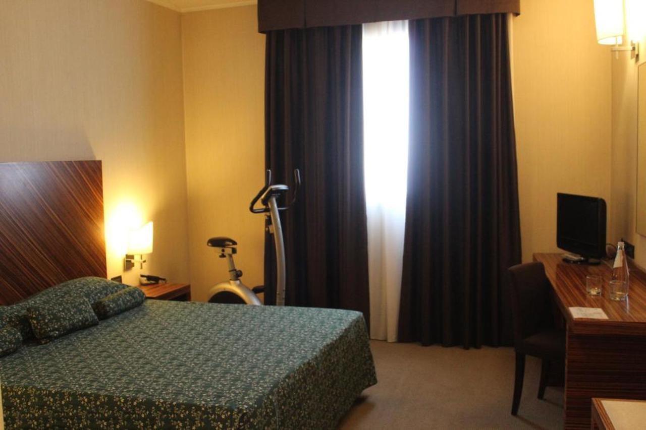 Mh Hotel Piacenza Fiera Екстериор снимка