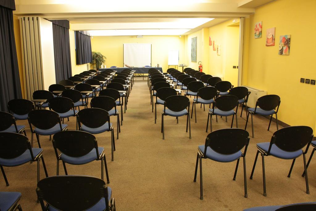 Mh Hotel Piacenza Fiera Екстериор снимка