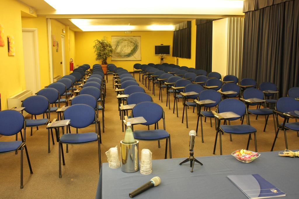Mh Hotel Piacenza Fiera Екстериор снимка