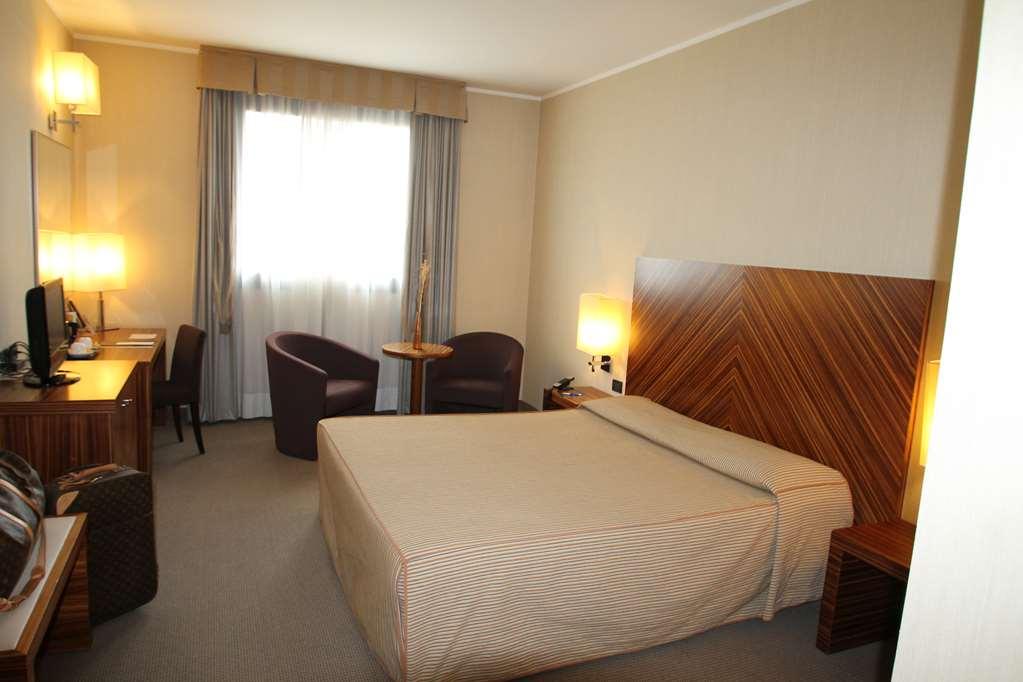 Mh Hotel Piacenza Fiera Стая снимка