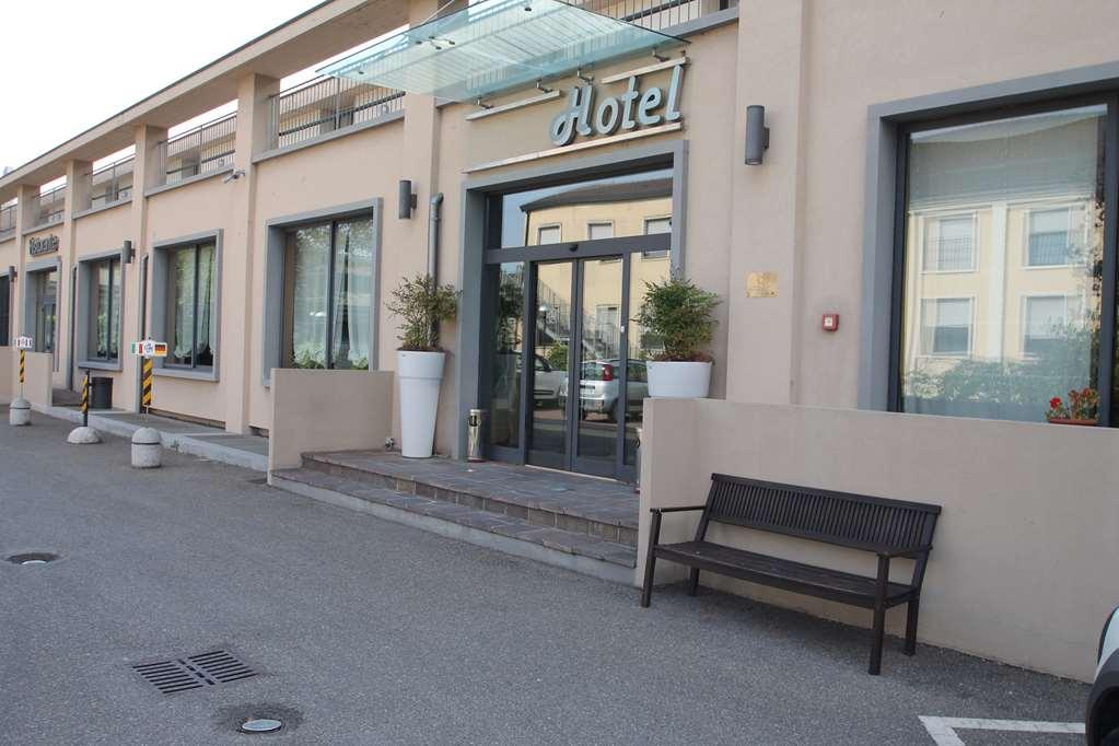 Mh Hotel Piacenza Fiera Екстериор снимка