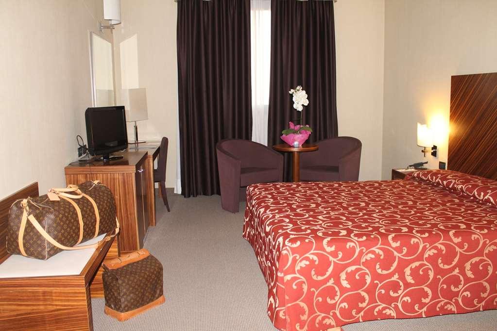 Mh Hotel Piacenza Fiera Стая снимка