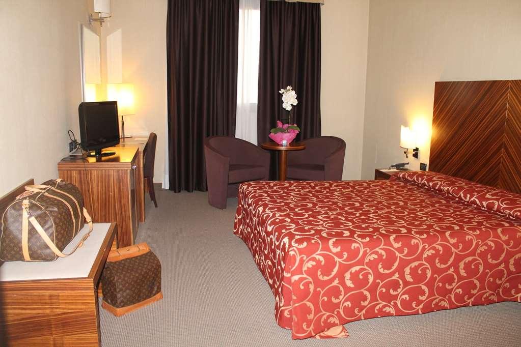 Mh Hotel Piacenza Fiera Стая снимка